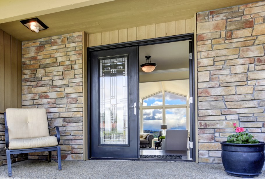 Внутренняя декоративная отделка камнем входная группа