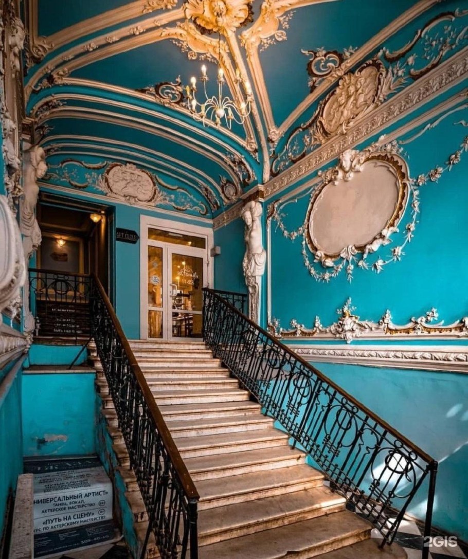 Парадная особняка в. с. Каншина, Петербург