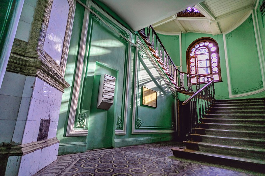 Экскурсия по дворам и парадным Санкт-Петербурга