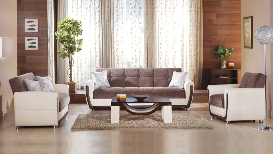 Диван бежевого цвета