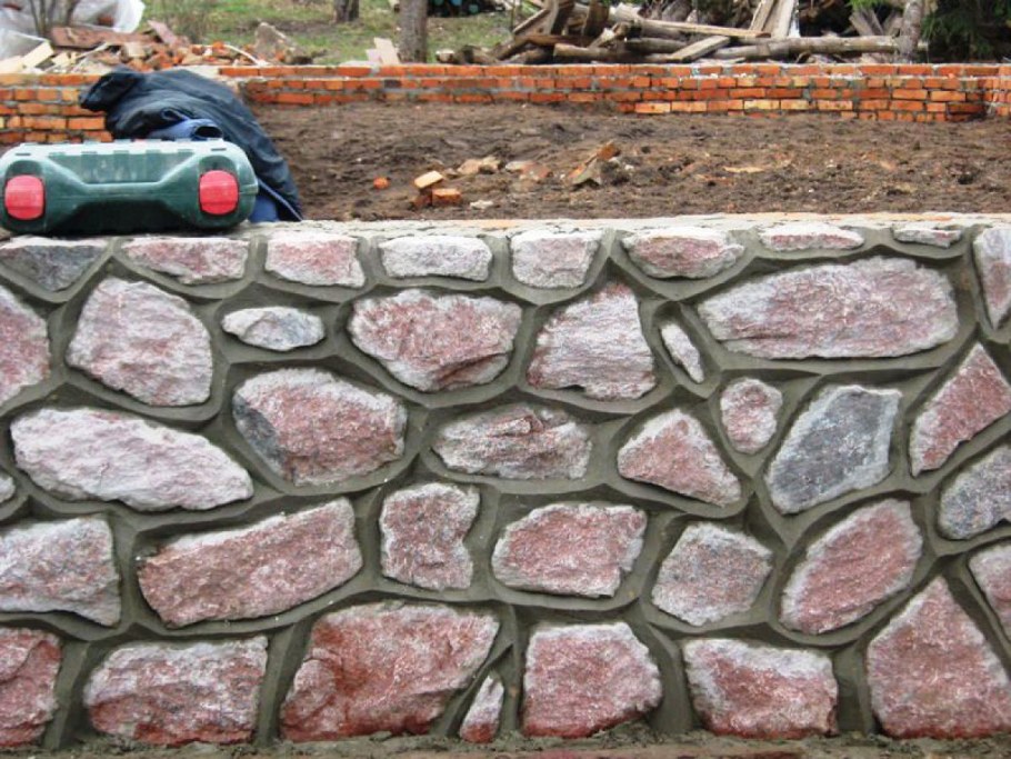 Бут камень кладка