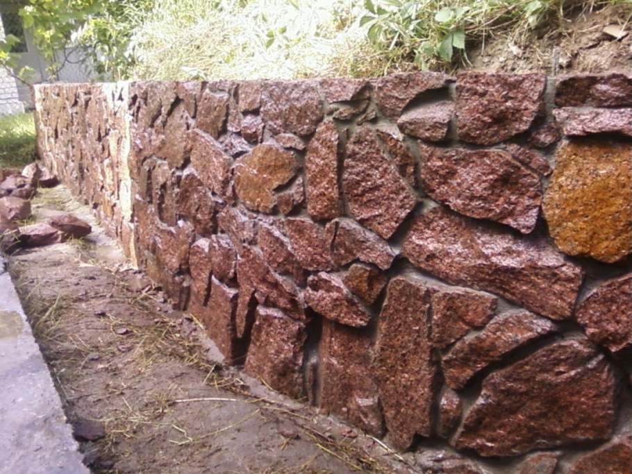 Тесаный камень