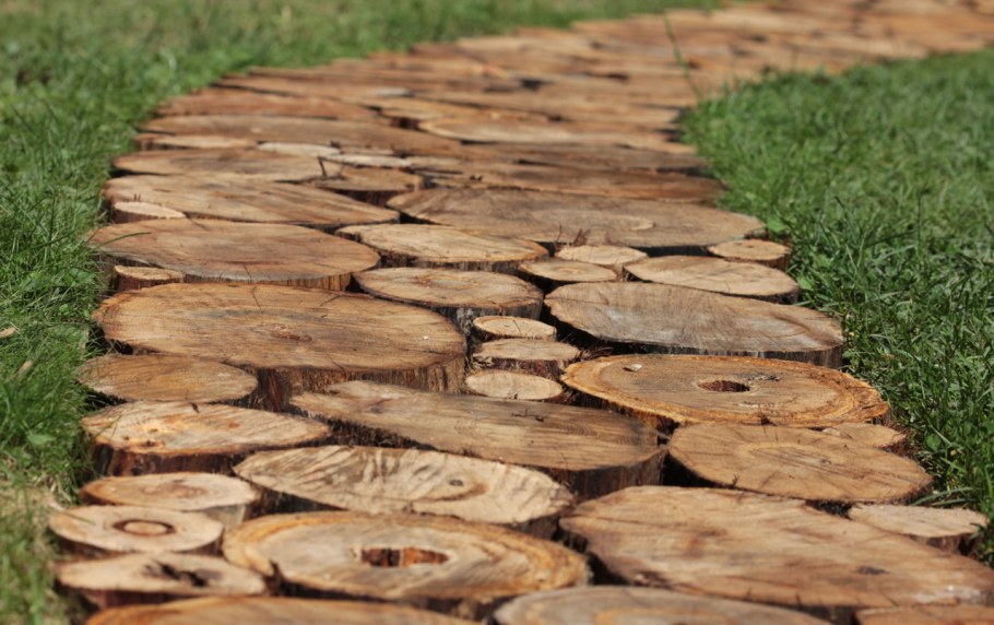 Деревянные дорожки на даче