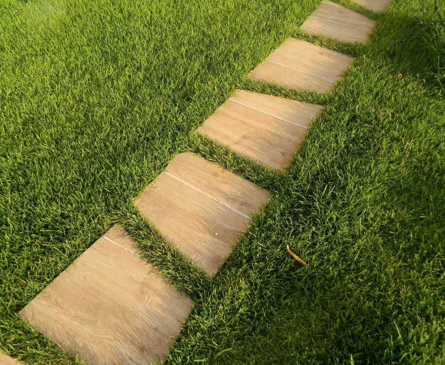 Деревянный настил дорожка