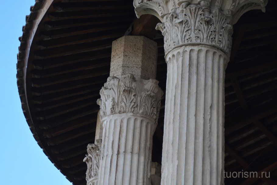 Капитель с каннелюрами