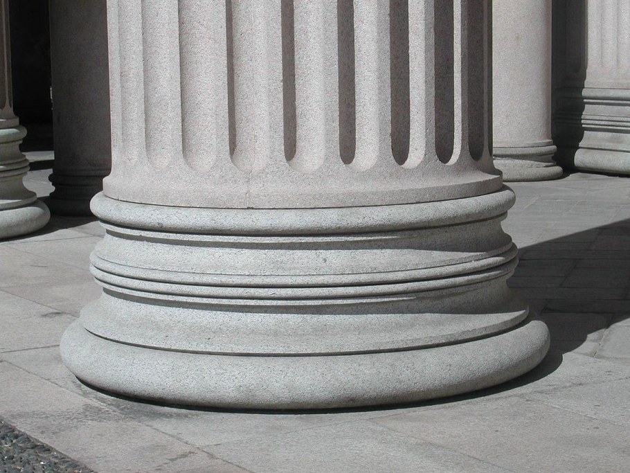 Аттическая база колонны