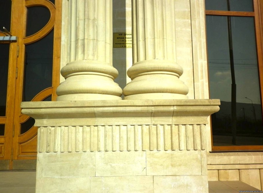 Пилястры с каннелюрами в архитектуре