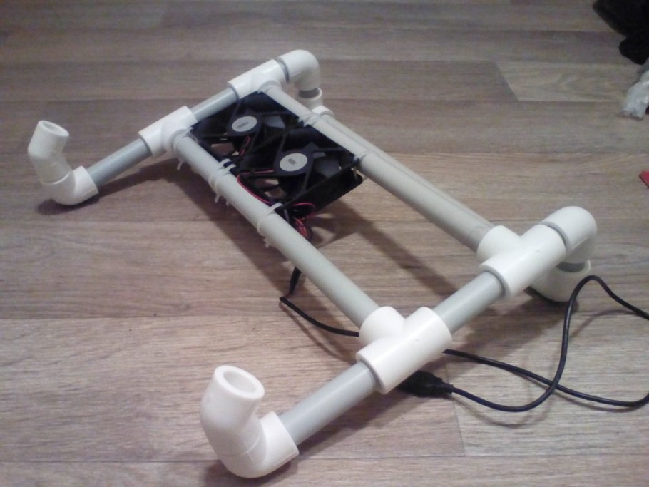 Подставка из полипропиленовых труб