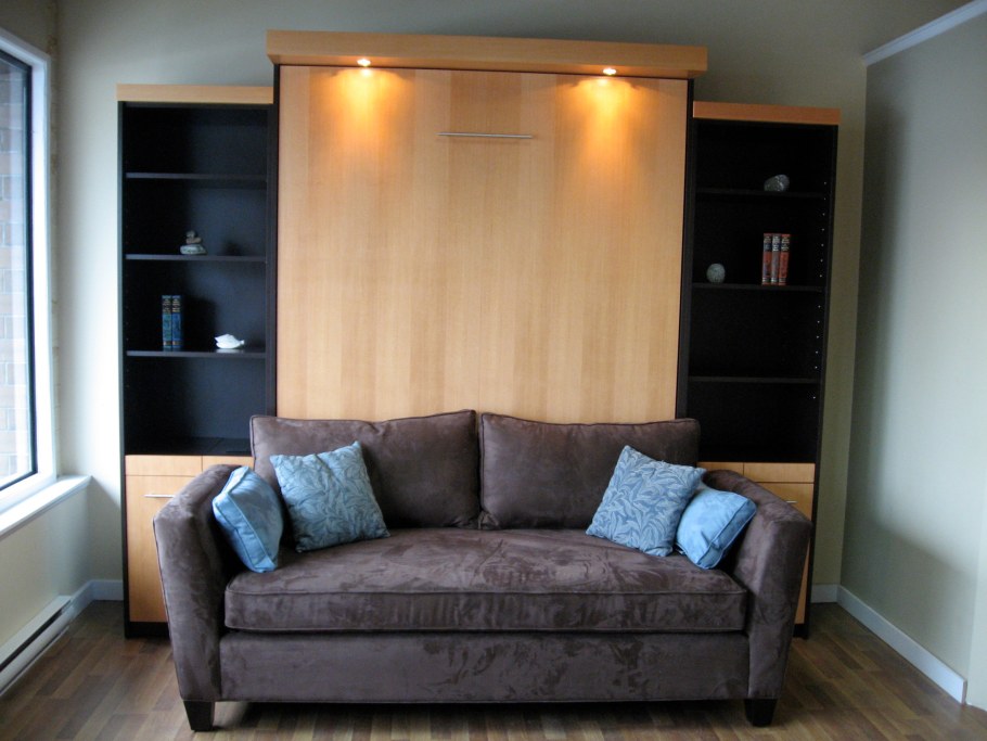 Комната с диваном