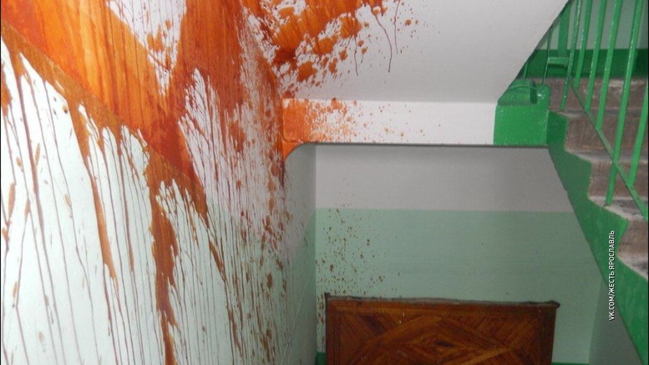 Синий подъезд