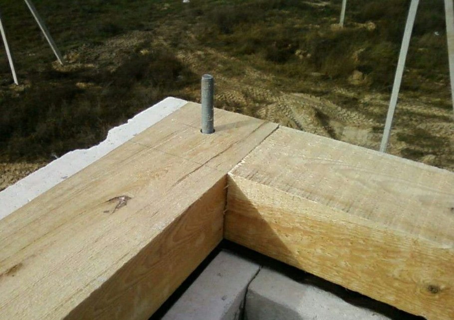 Глухарь крепеж стропил