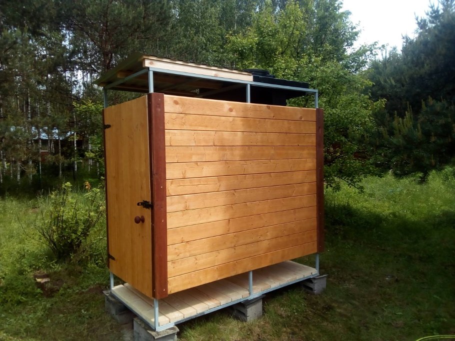 Душ с раздевалкой для дачи