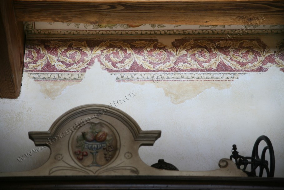 Роспись стен на балконе