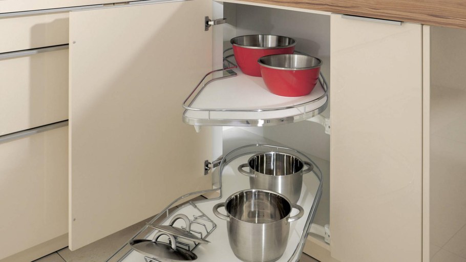 Выдвижные полки для кухни