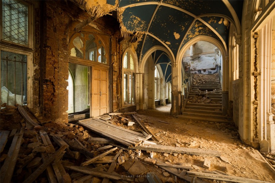 Недостроенный замок Старбеево