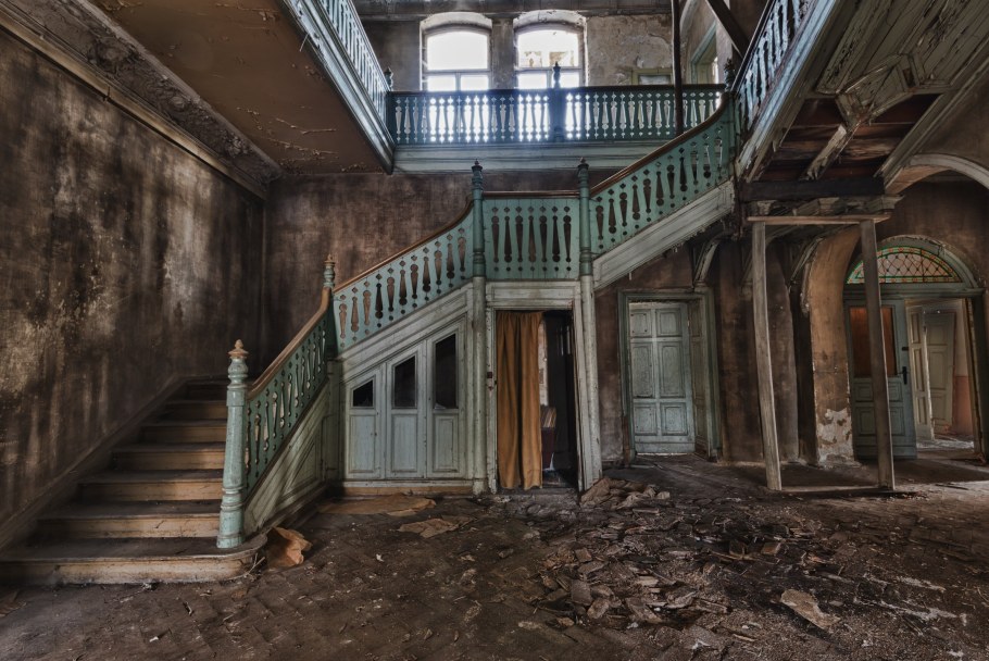 Заброшенный особняк на Карамышевской набережной