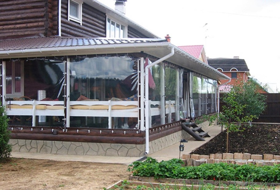 Полиэтиленовые шторы для веранды