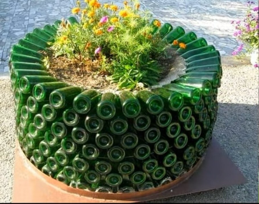 Украшения из стеклянных бутылок