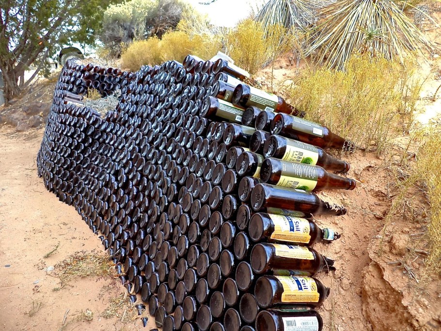 Стена из бутылок