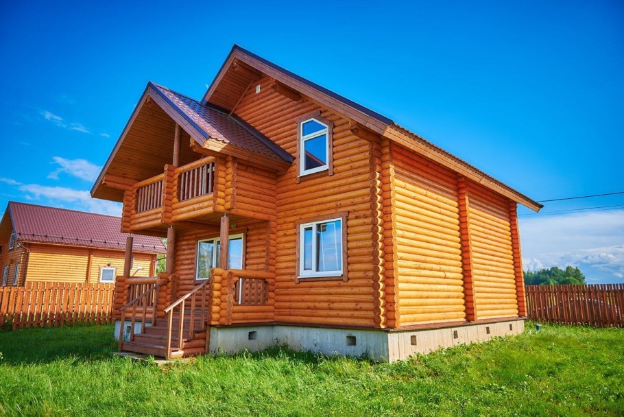 Дом рыбака у озера