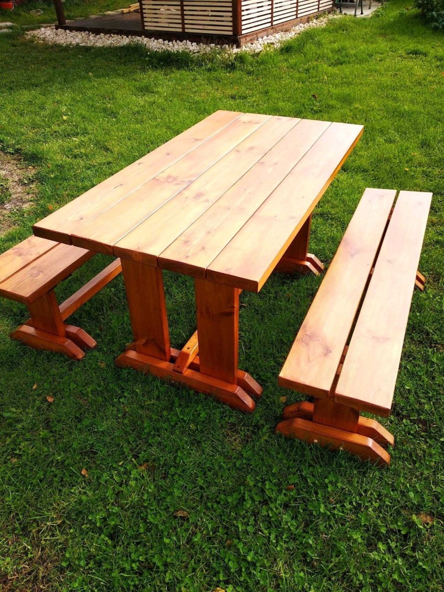 Стол на веранду