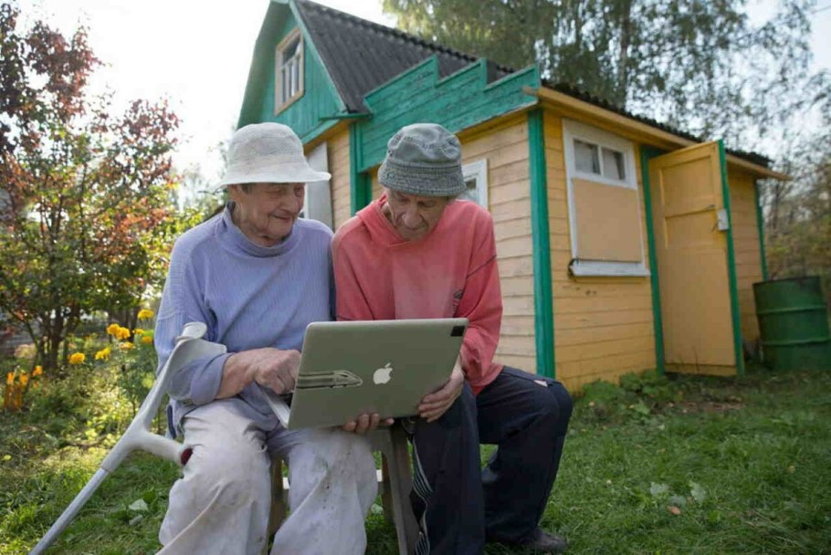 Люди в огороде