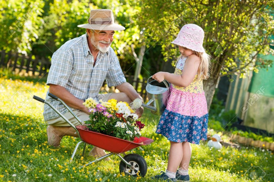 Женщина в огороде