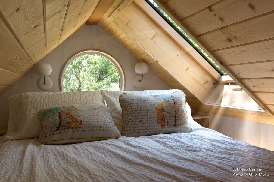 Тини Хаус с мансардой