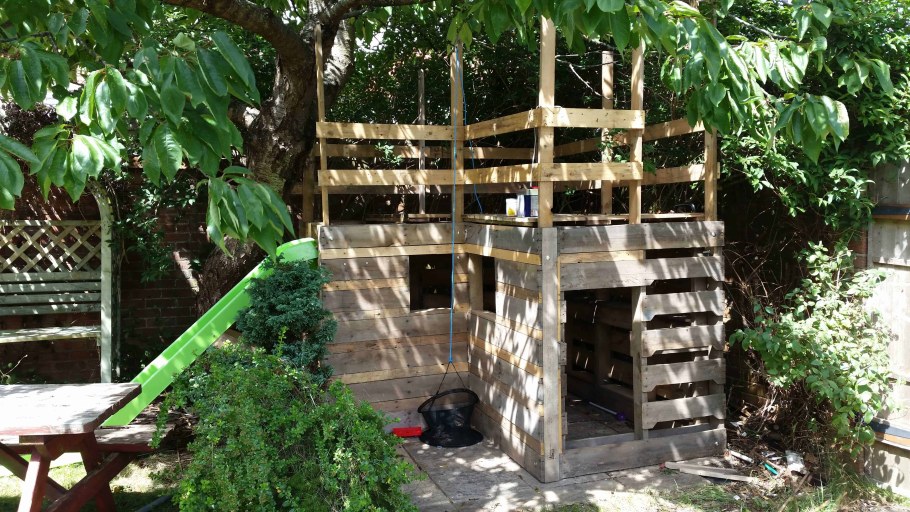 Игровой домик из паллет