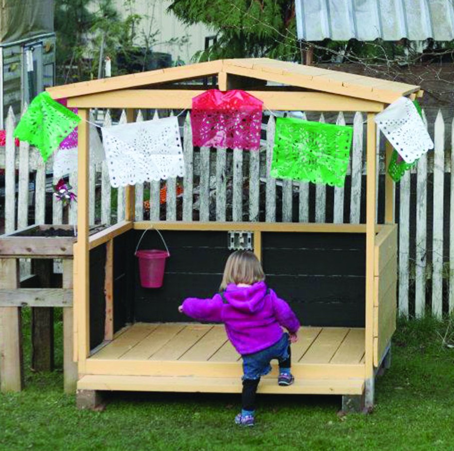 Домик из паллетов детский