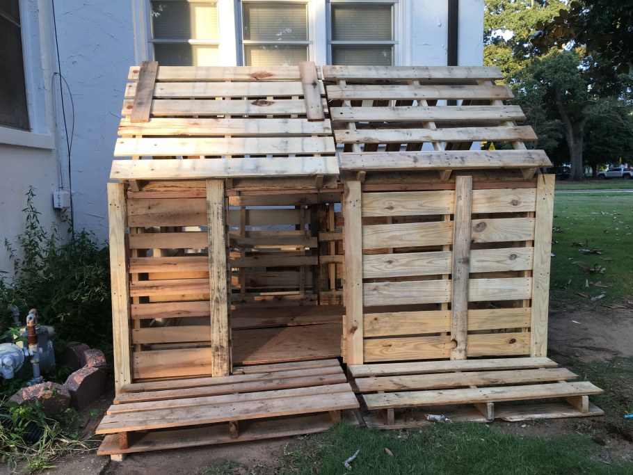 Кухня из поддонов для дачи