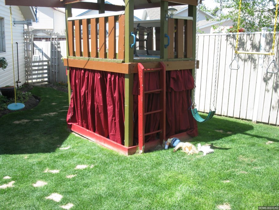 Детский домик из европоддонов