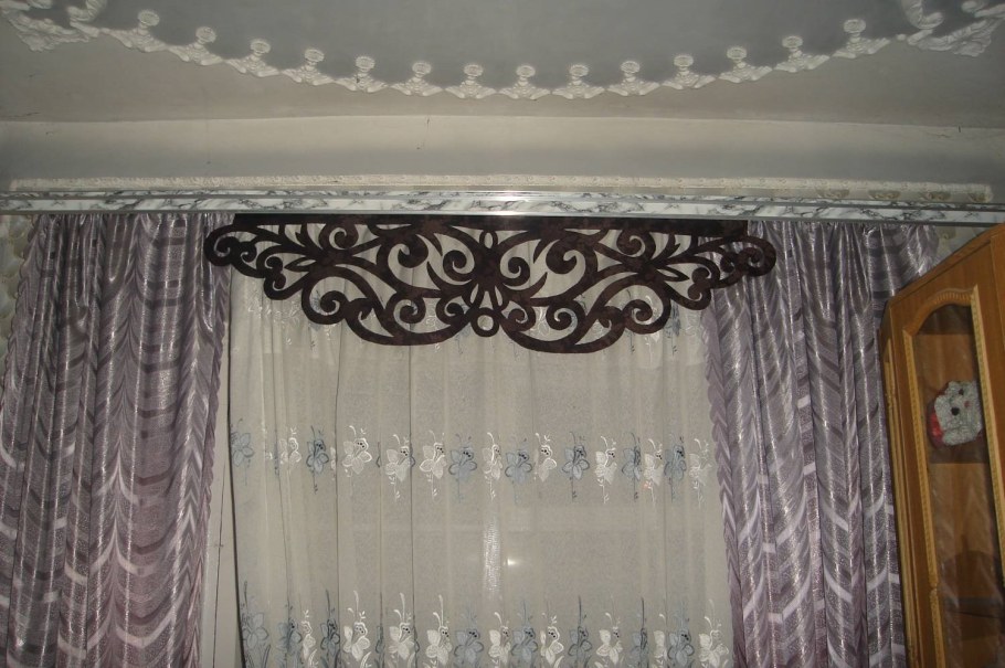 Украшение на карниз для штор в зал