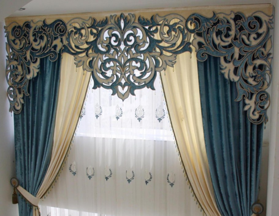 Шторы с ажурным ламбрекеном