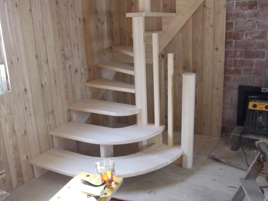 Винтовая лестница в бане