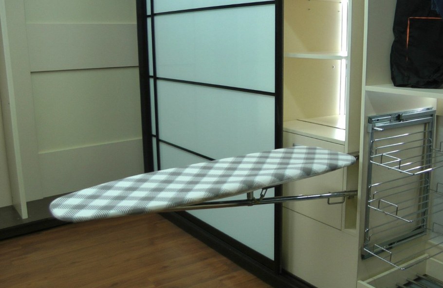 Встроенная гладильная доска Хеттих