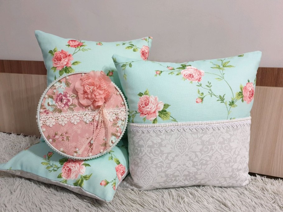 Красивая круглая подушка