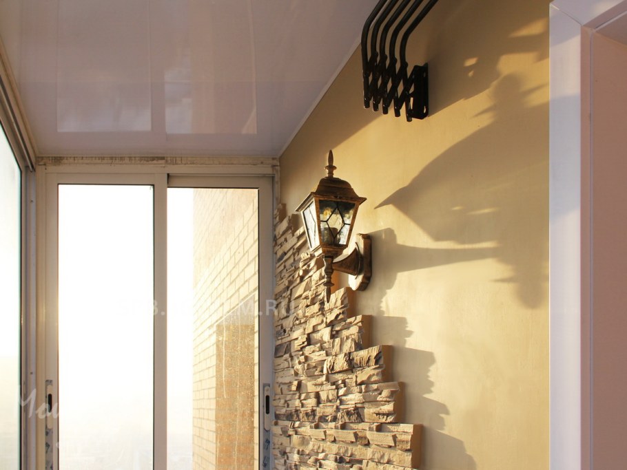 Отделка лоджии декоративным камнем