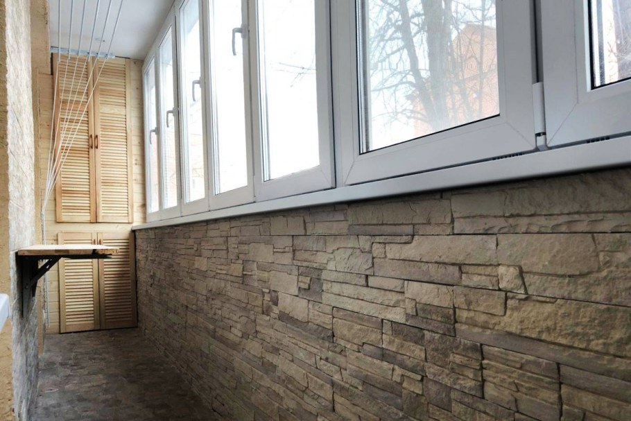 Декоративная штукатурка для внутренней отделки балкона