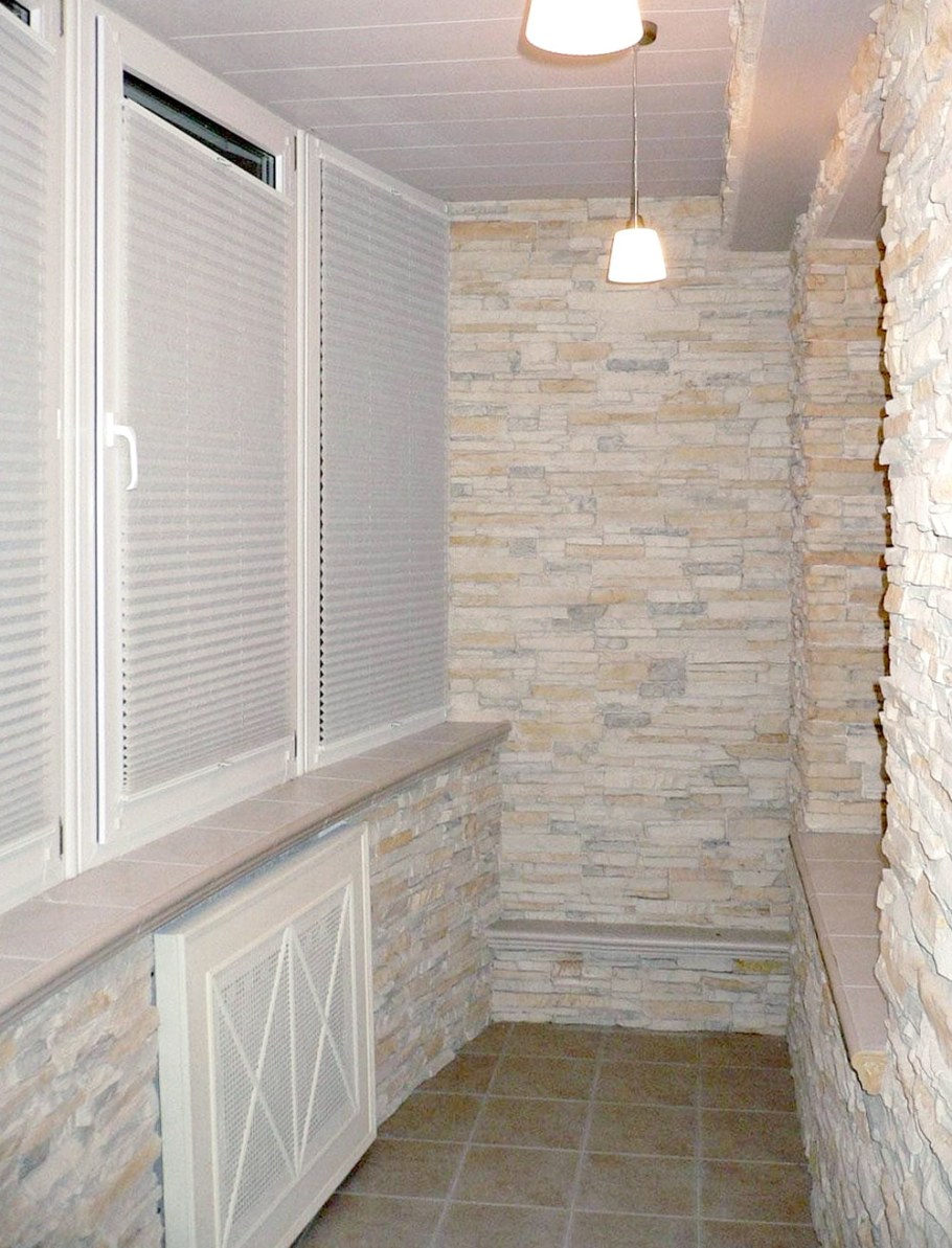 Отделка балкона декоративным камнем