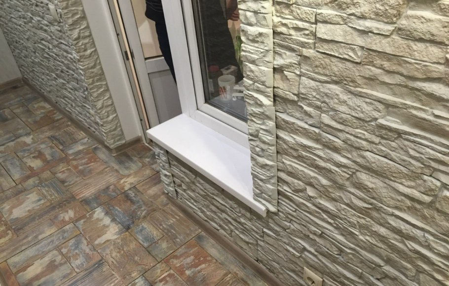 Отделка балкона декоративным камнем