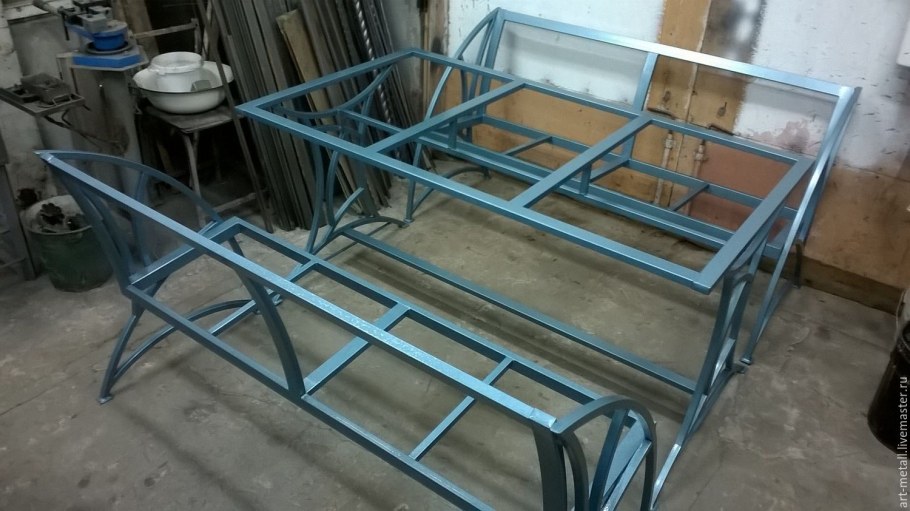 Стол на сварном каркасе