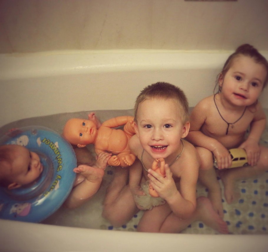 Много спящих людей в квартире