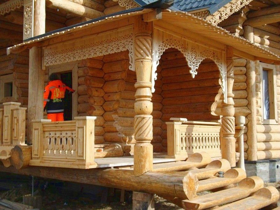Резное деревянное крыльцо