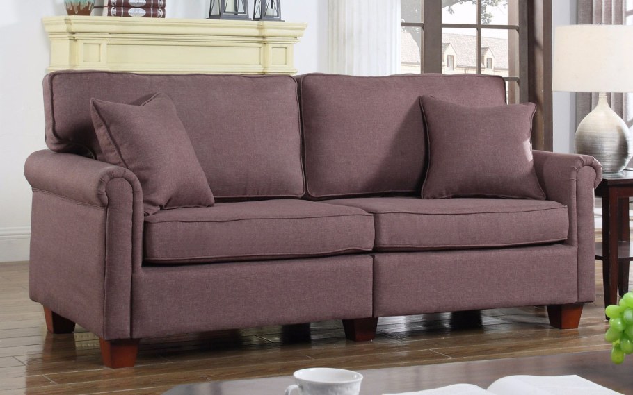 Интерьер гостиной с уговым дивано