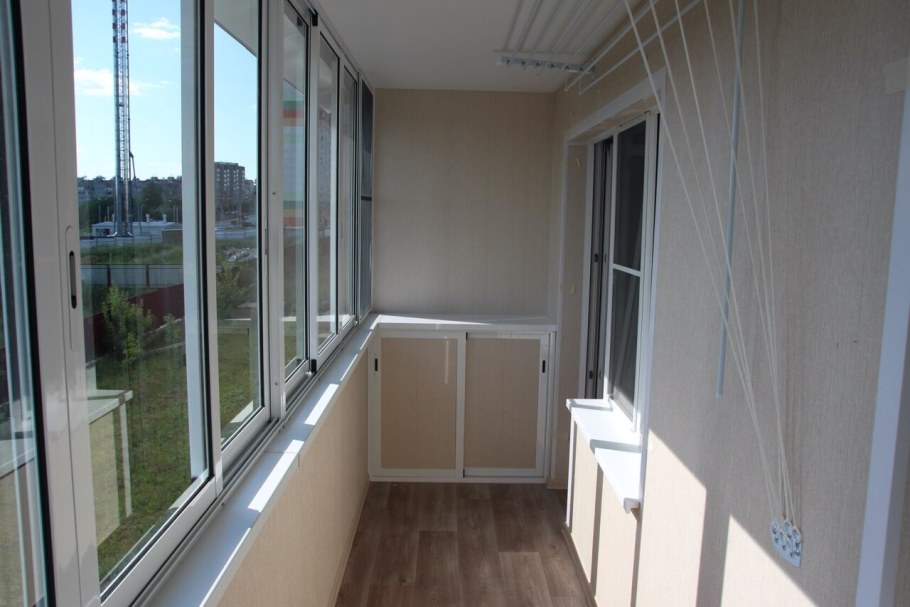 Обшивка балкона вагонкой