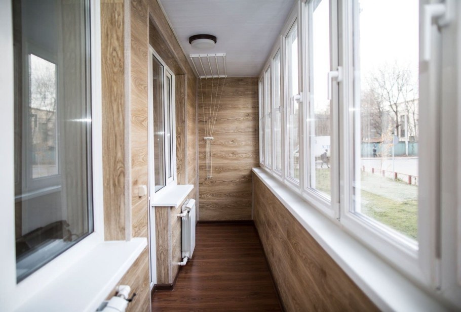 Отделка балкона панелями