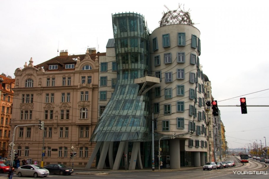 Фрэнк Гери Танцующий дом в Праге