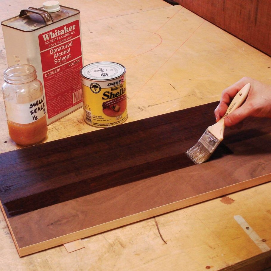 Дерево покрытое морилкой и лаком