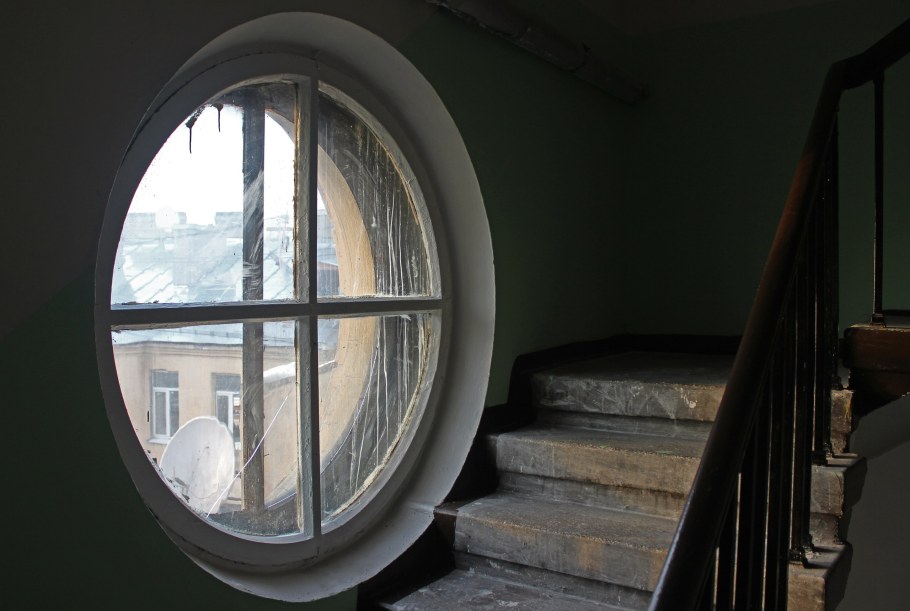 Круглые окна из дерева